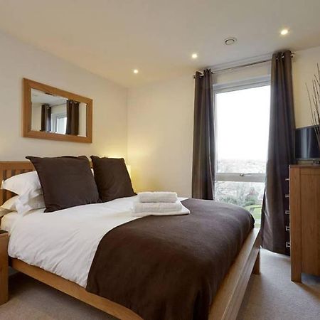 Modern Apartment At Slough Station, London In 18 Mins! Eksteriør billede
