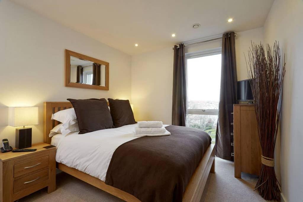 Modern Apartment At Slough Station, London In 18 Mins! Eksteriør billede