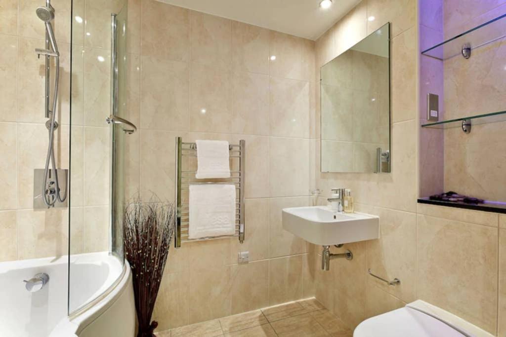 Modern Apartment At Slough Station, London In 18 Mins! Eksteriør billede