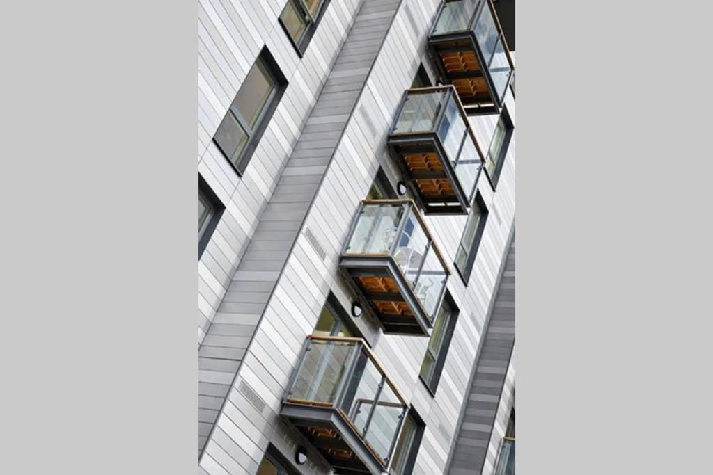 Modern Apartment At Slough Station, London In 18 Mins! Eksteriør billede