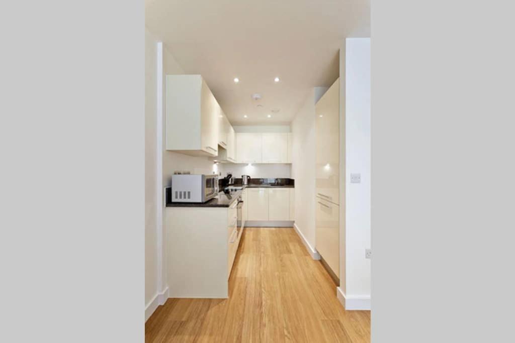 Modern Apartment At Slough Station, London In 18 Mins! Eksteriør billede